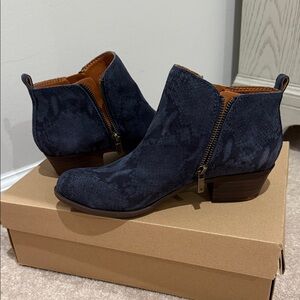 Any offers accepted 🍾Lucky Brand suede ankle booties